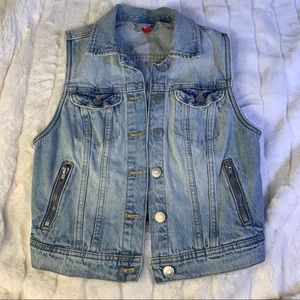 Jean Vest